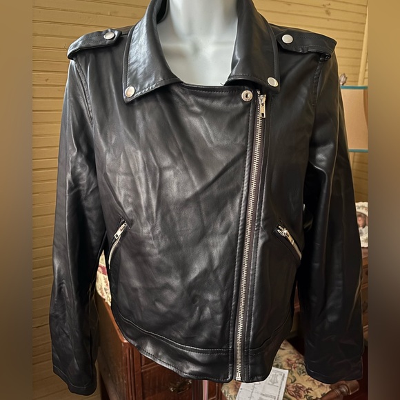 Hunter & Brown SZ M Women’s Faux Leather Motorcycle Jacket 36” Bust 20” Length - Picture 1 of 7
